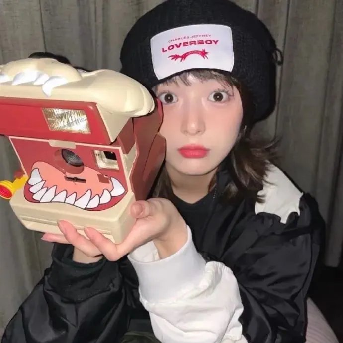 黑影窥窗